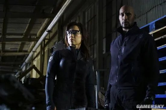 《神盾局特工》第四季首曝正式海报：恶灵骑士亮相 全员霸气回归