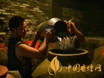 泸州老窖头曲和特曲的区别 泸州老窖是特曲好还是头曲好