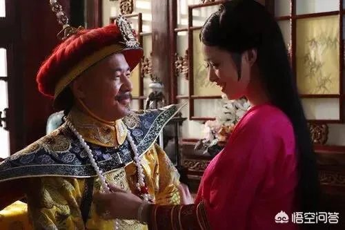 《甄嬛传》里，华妃怀孕的时候，雍正还不是皇上，那他为什么不让华妃有孩子？