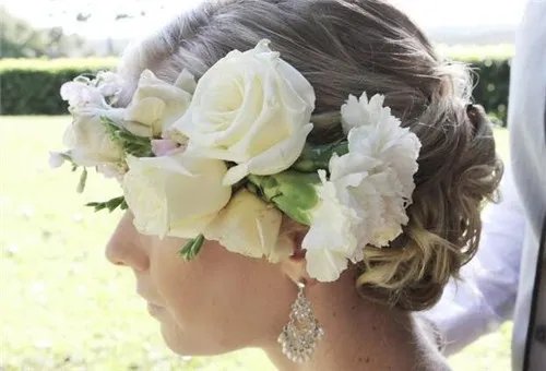 新娘头花戴法有什么讲究 新娘头花有哪几种类型