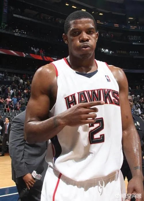 01年选秀大会，乔丹状元签豪赌夸梅布朗，他因此错过那些球星？