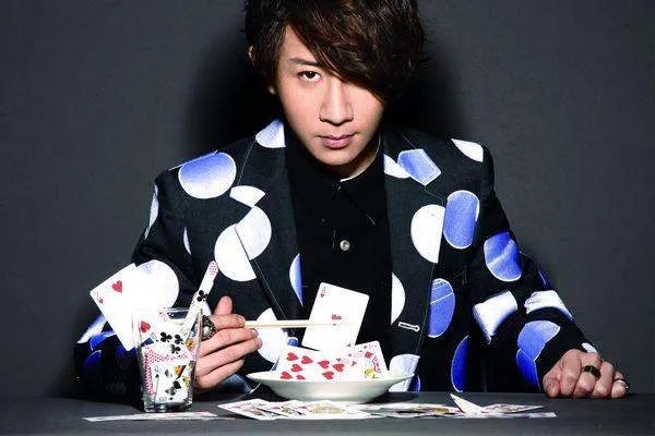 2013年王力宏冲到春晚后台,怒甩刘谦耳光,当年到底发生了什么?