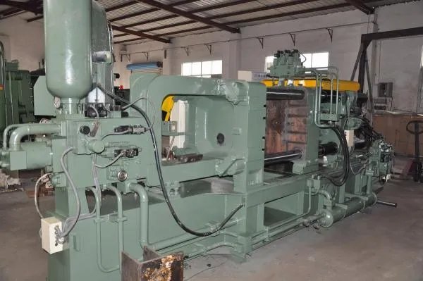 压铸机工作原理?