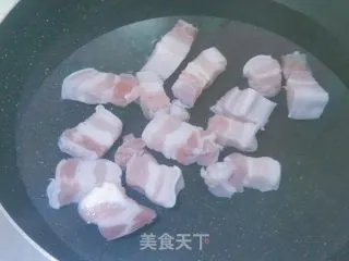 鹌鹑蛋红烧肉