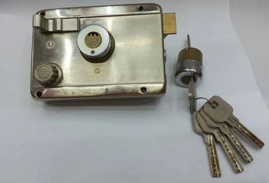 门锁坏了从外面怎么拆