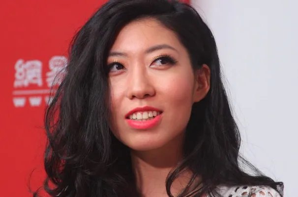 曲婉婷最火爆的歌曲top10：《我的歌声里》上榜，第一大气又洒脱