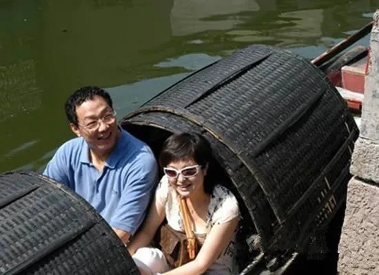 央视张泉灵老公曝光首秀 揭秘其离职央视原因