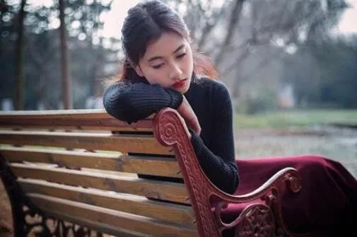 女朋友生气了怎么哄 女朋友生气了哄她的情话怎么说