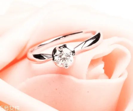 金大福和周大福哪个好？金大福和周大福对比