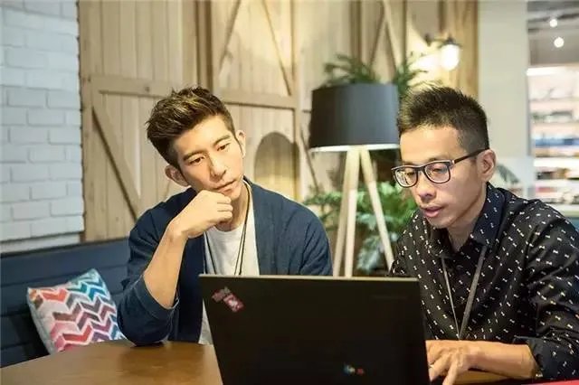 贾静雯老公亲手打造的硬汉Loft风,颜值也超高!