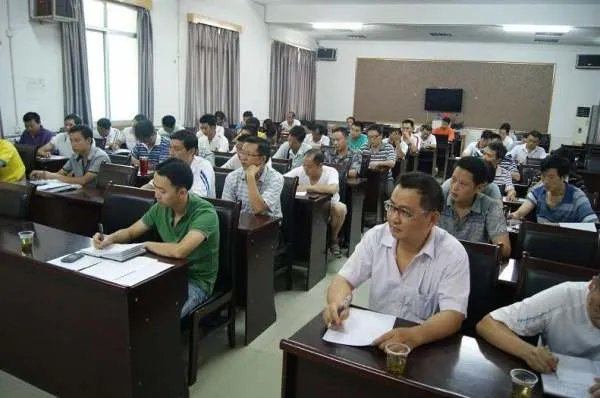 正安县人民政府办公室转发县人事劳动和社会保障局关于推行事业单位人员聘用制实施办法的通知的文件内容