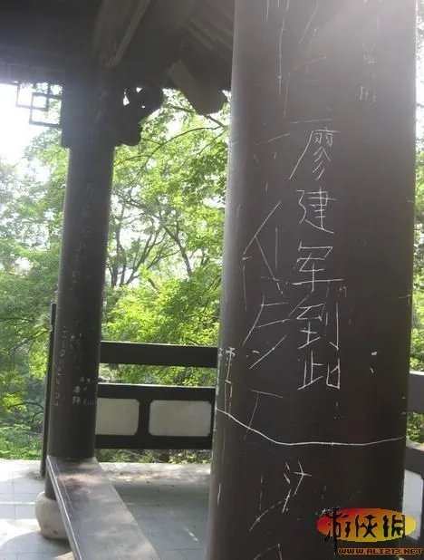 埃及神庙刻字者引公愤 盘点中国式“到此一游”