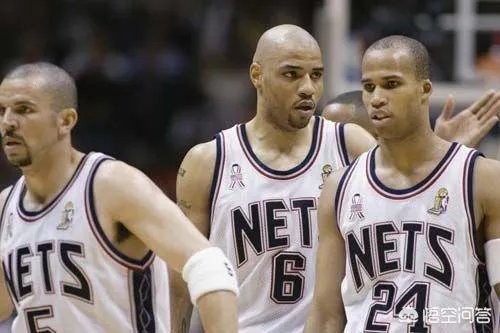 01年选秀大会，乔丹状元签豪赌夸梅布朗，他因此错过那些球星？