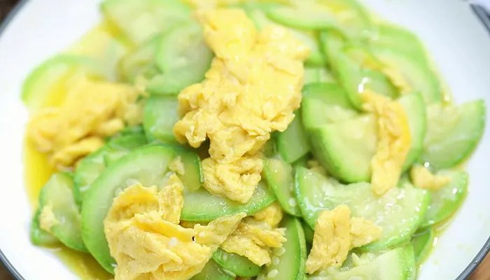 西葫芦炒鸡蛋的做法