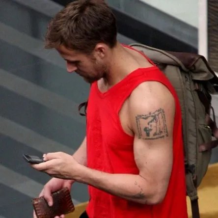 瑞恩高斯林女友是谁 曝其娶大7岁女票育有两女补办婚礼