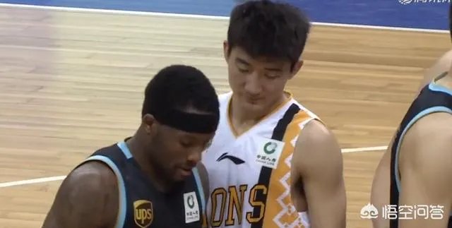 闫军刚吹完孙桐林一个假摔,汪梅下一回合就吹了博洛西斯技术犯规,怎么看裁判连续判罚?