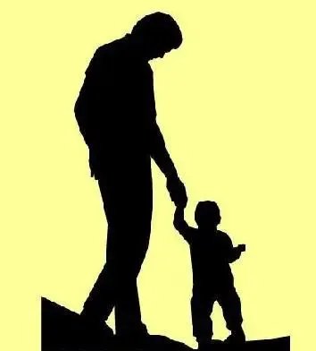 父亲因公殉职，儿子考入父亲母校向雕像鞠躬！这一幕让你有何触动？