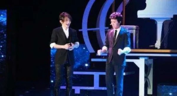 2013年王力宏冲到春晚后台,怒甩刘谦耳光,当年到底发生了什么?