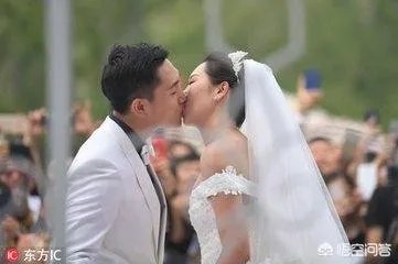 大满贯得主李晓霞即将当妈,挺“孕肚”现身观看乒乓球全国锦标赛。你怎么看?