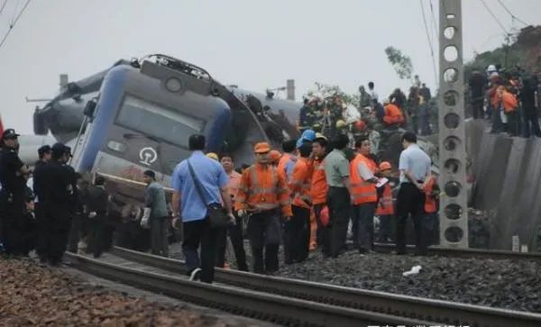 专家：殉职司机5秒内制动相当及时，他的举动避免了什么后果？