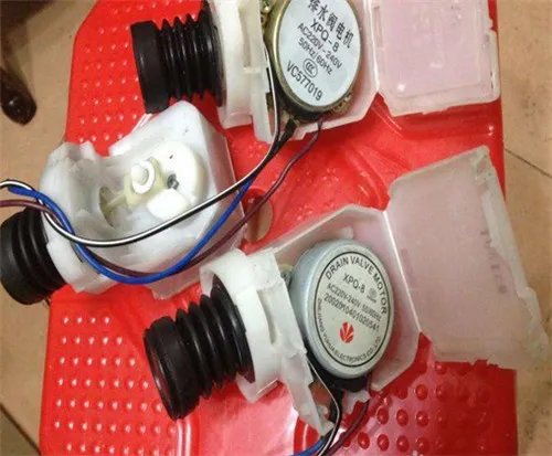 洗衣机的排水阀在哪里