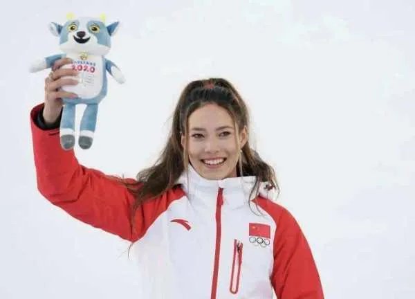 谷爱凌曾拍性感大片，她的时尚感有多强？