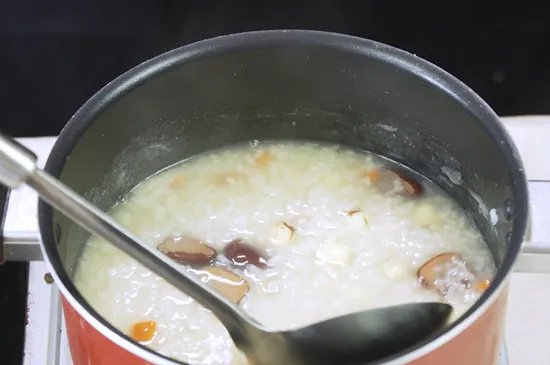莲子粥的做法
