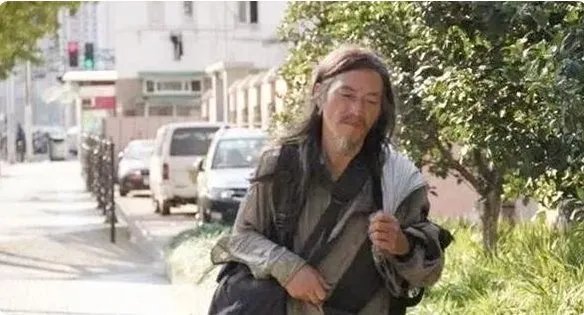 北大毕业的高材生姚远，消失了12年当流浪汉，他的现状如何了？