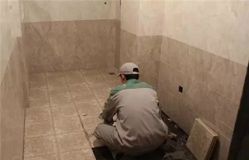 卫生间地砖怎么铺
