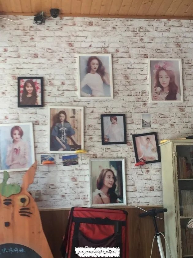 郑爽爸爸高调开火锅店，为何却遭网友质疑？