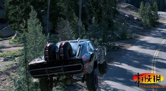 你以为莱肯超跑真被撞坏了？ 盘点《速7》玩坏的汽车