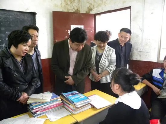 邝邹飞的个人履历