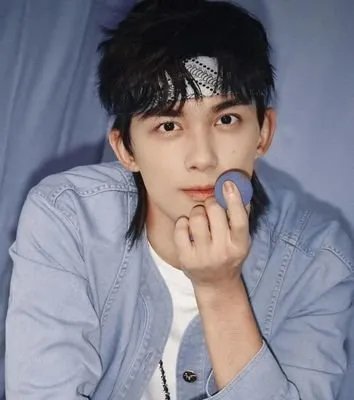 吴磊在微博简介感情状况里写单身，是否间接回应了“恋情绯闻”？