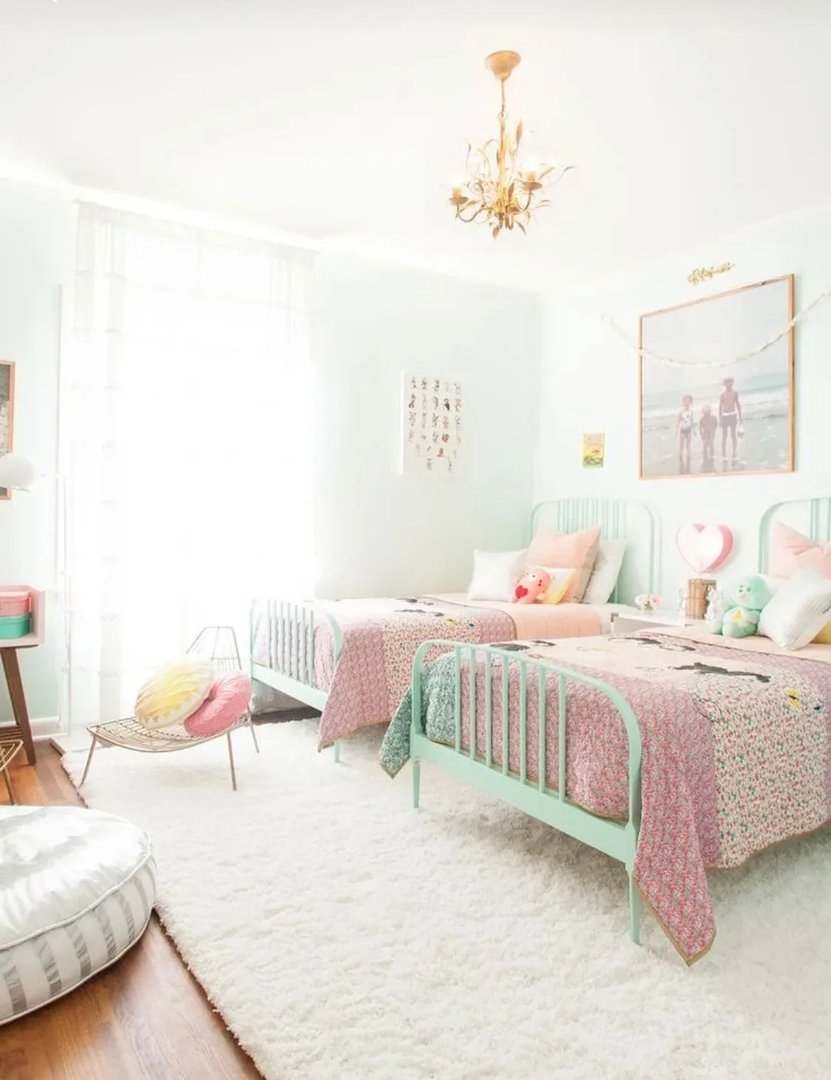 相比上下铺，双人床的儿童房，更安全宽敞！