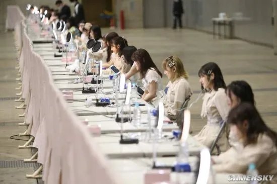 AKB48握手会场景引热议 网友吐槽神似客服中心