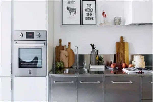 衢州一男子用不锈钢硬核装修全屋，这样的装修你会心动吗？