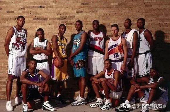 01年选秀大会，乔丹状元签豪赌夸梅布朗，他因此错过那些球星？