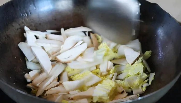 大白菜怎么做好吃 杏鲍菇烩白菜的做法