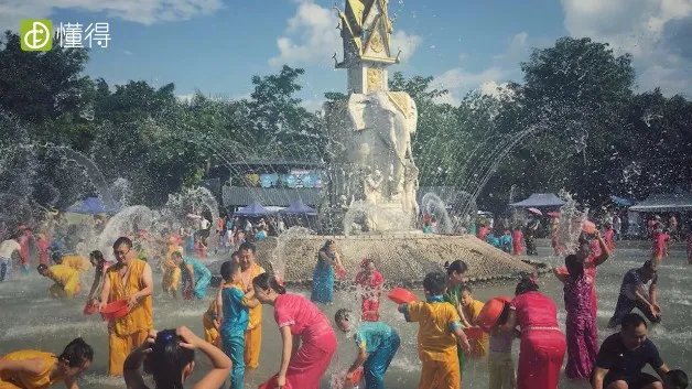 傣族泼水节的来历是什么