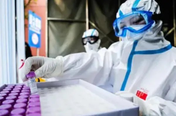 银川一女子自称领导对核酸采样人员破口大骂，她的真实身份到底是什么？