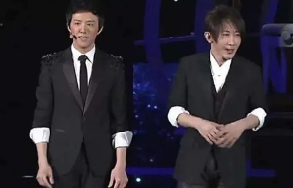 2013年王力宏冲到春晚后台,怒甩刘谦耳光,当年到底发生了什么?