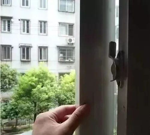 卧室窗户漏风怎么办