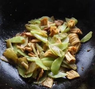 腐竹莴荀炒肉
