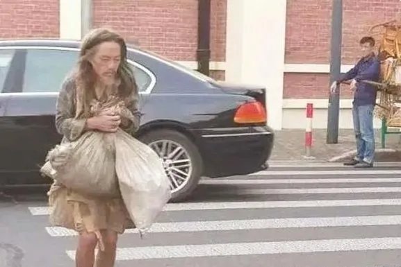 北大毕业的高材生姚远，消失了12年当流浪汉，他的现状如何了？