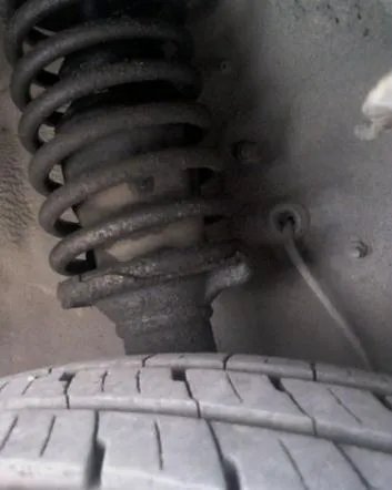 如何判断减震器漏油