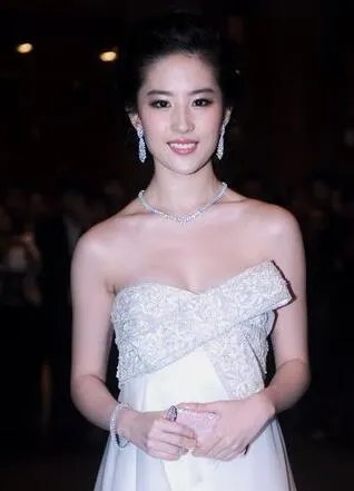 刘亦菲走光图片 性感露点上下失守