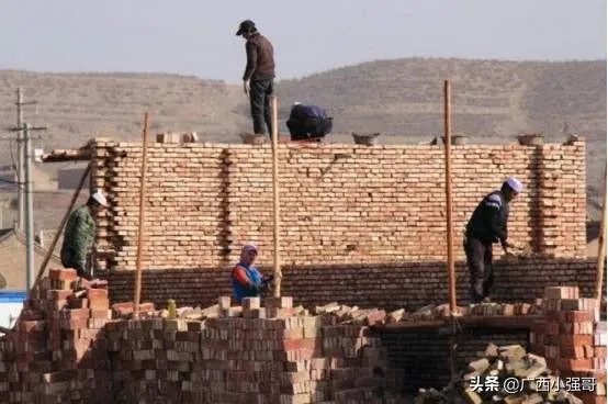 如何用15万建设和装修一座两层的农村自建房？