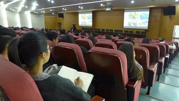 西南交通大学图书馆的馆藏布局