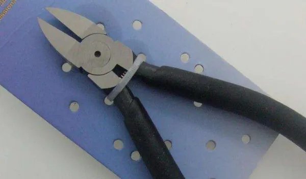 水口钳作用,水口钳怎么用