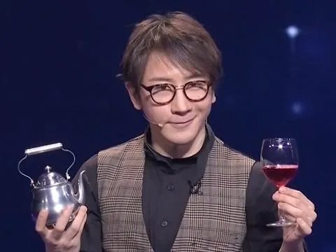 2013年王力宏冲到春晚后台,怒甩刘谦耳光,当年到底发生了什么?